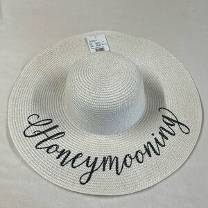 Honeymoon beach hat